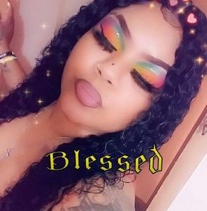 Meet your Posher, Yela